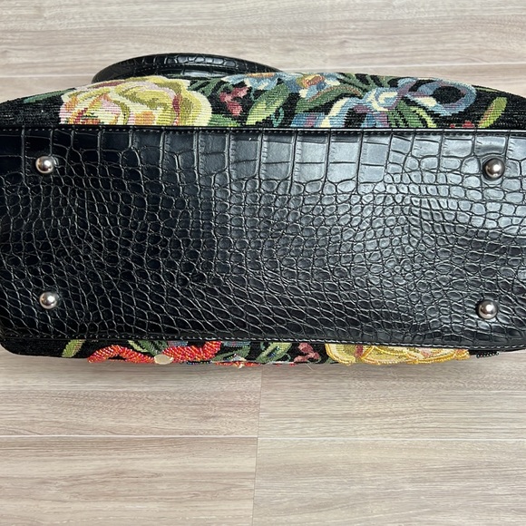 Mellow World Flower Garden Hand Beaded Tapestry Purse-Crossbody - Picture 6 of 13